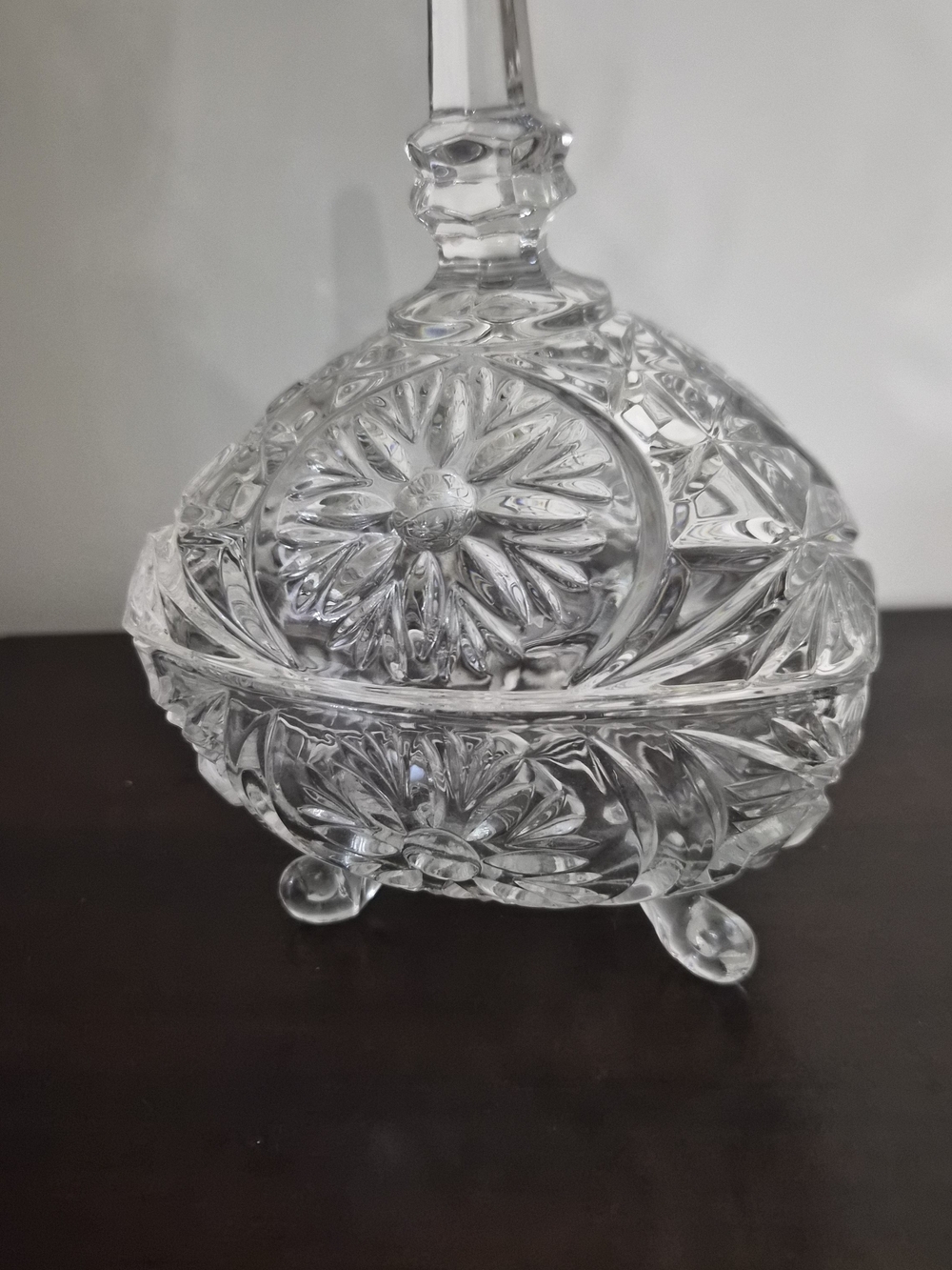 Clear Cut-Glass Lidded Candy Dish - Elegant Home Serveware - Picture 3 of 7